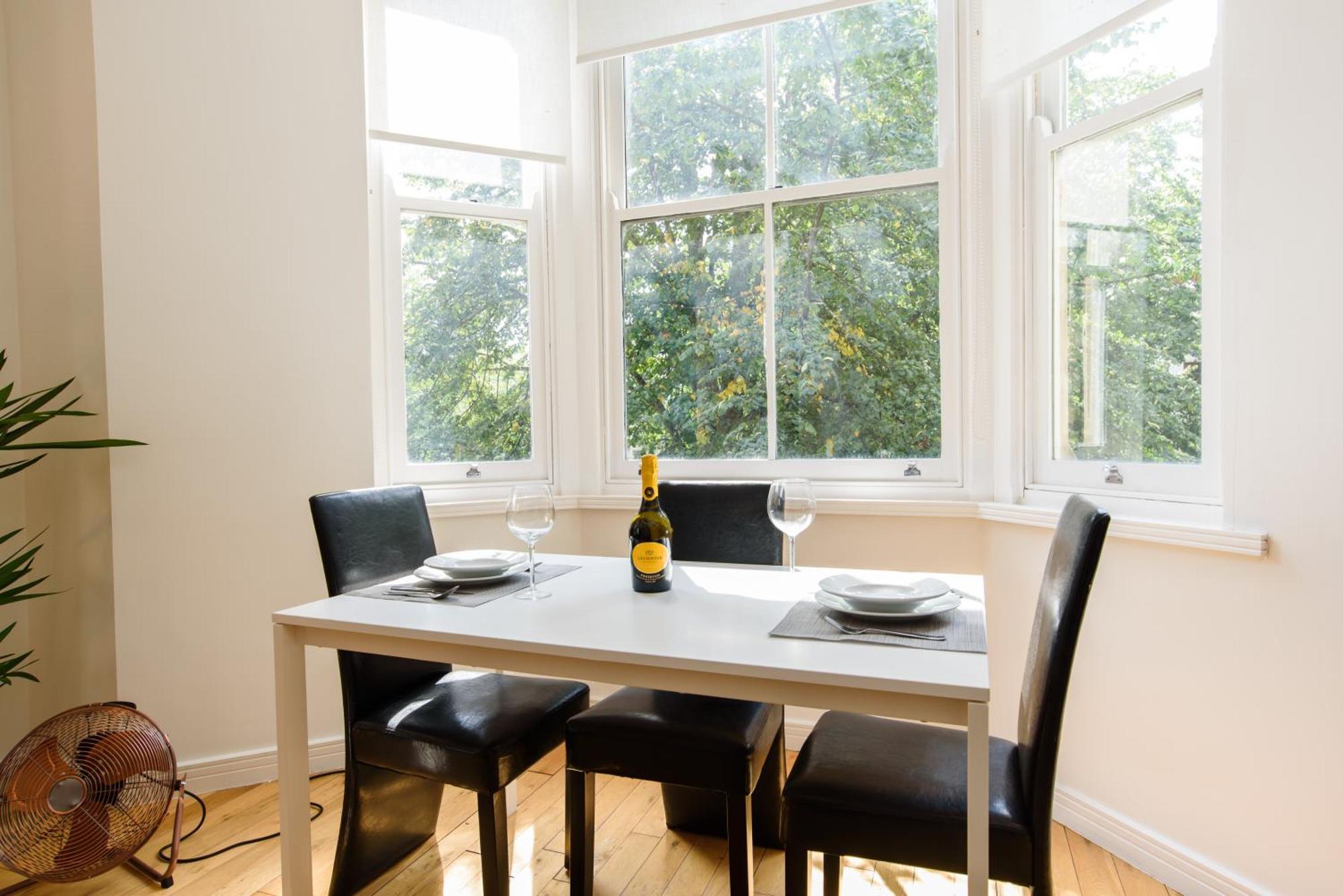 Oakfield Premier Apartments - Fast Wifi - 5 Mins City Centre Cardiff Habitación foto